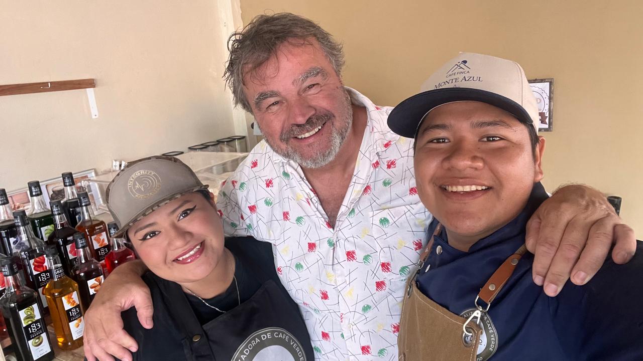 Johnny Zihua con Gama en Café Bloom